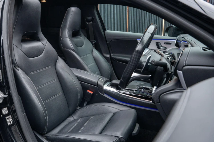 Vehicle Image 12