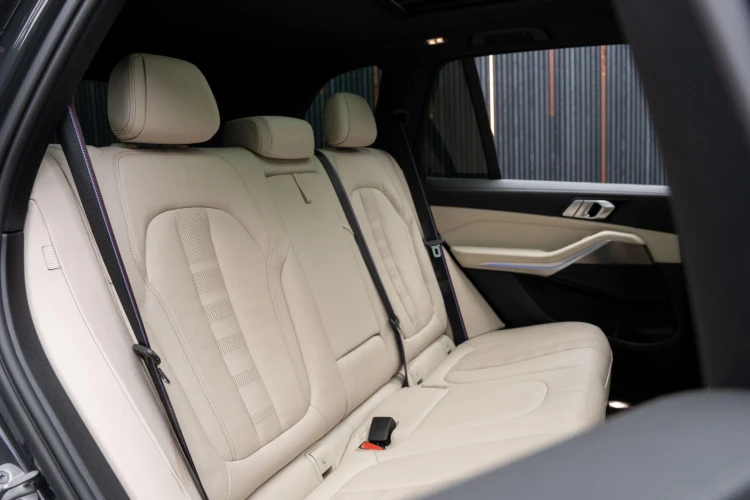 Vehicle Image 36