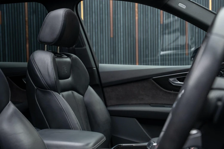 Vehicle Image 30