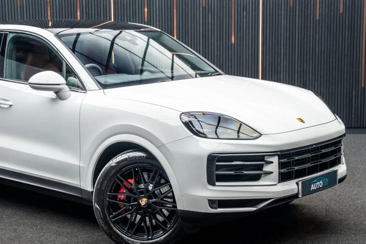 Vehicle Image 9