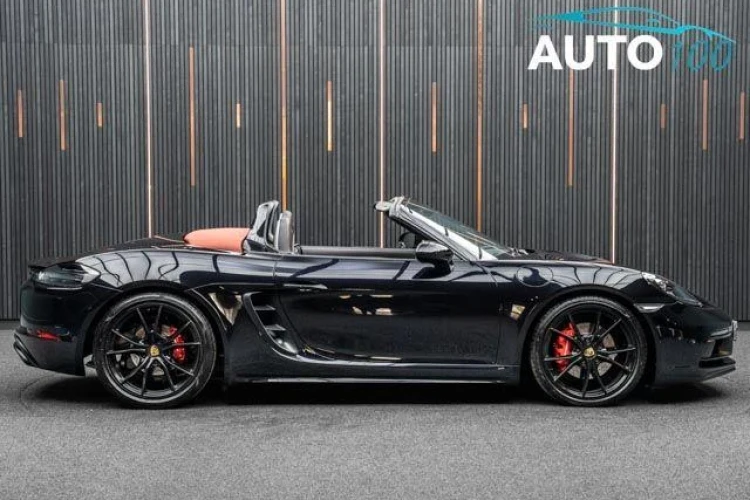 Vehicle Image 15