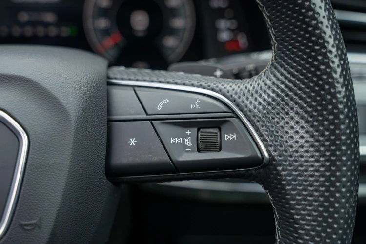 Vehicle Image 30