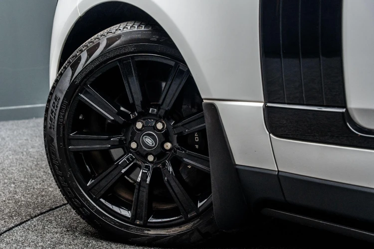 Vehicle Image 13