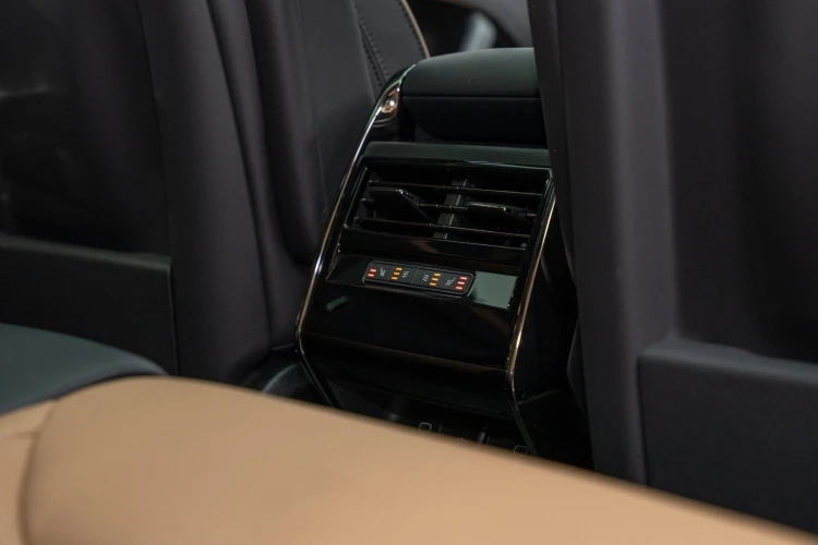 Vehicle Image 20