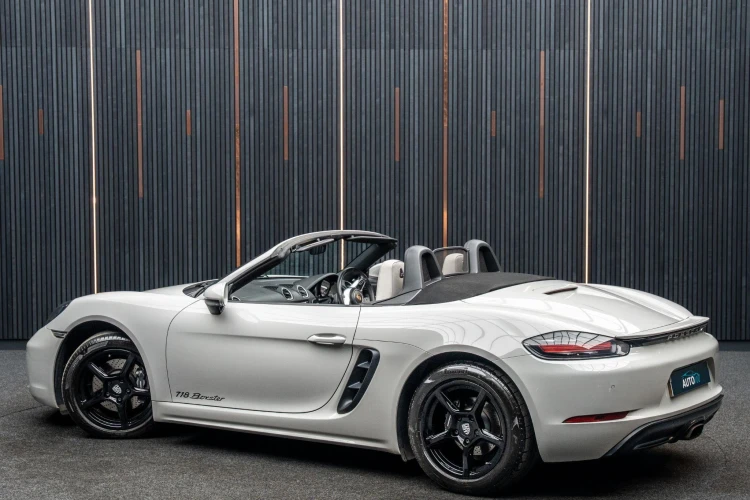 Vehicle Image 19