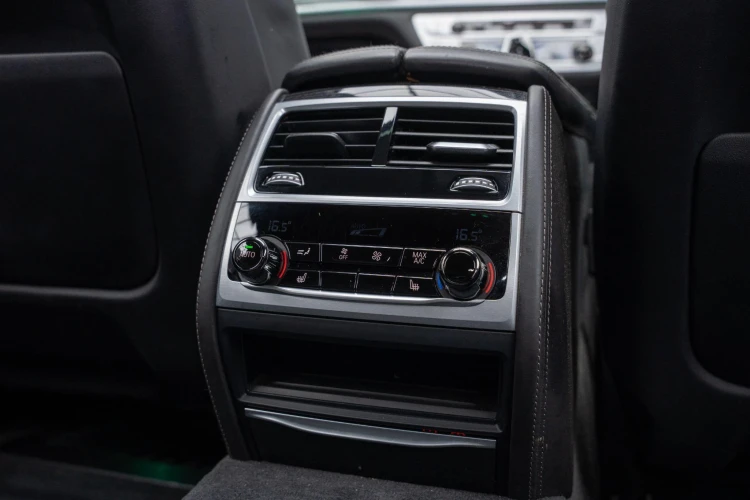 Vehicle Image 33