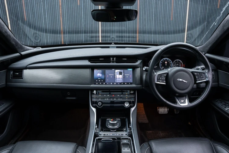 Vehicle Image 10
