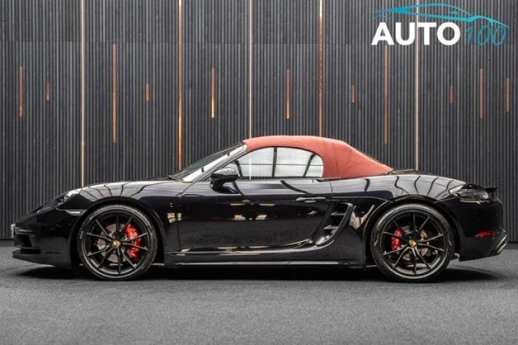 Vehicle Image 9