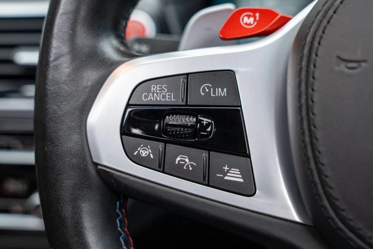 Vehicle Image 32