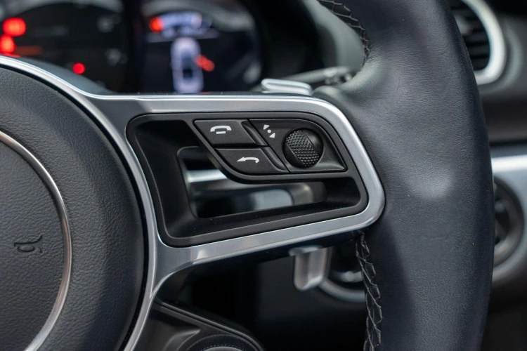 Vehicle Image 32