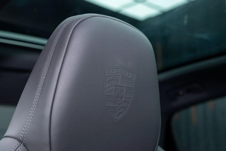 Vehicle Image 25