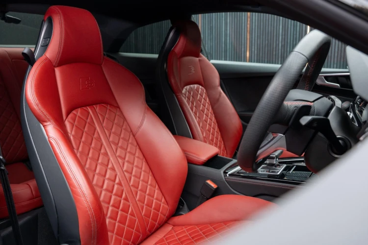 Vehicle Image 12
