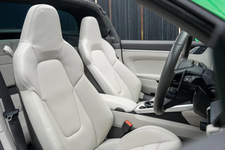Vehicle Image 12