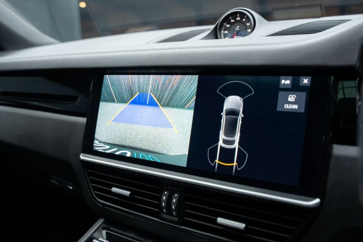 Vehicle Image 12