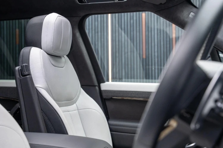 Vehicle Image 30