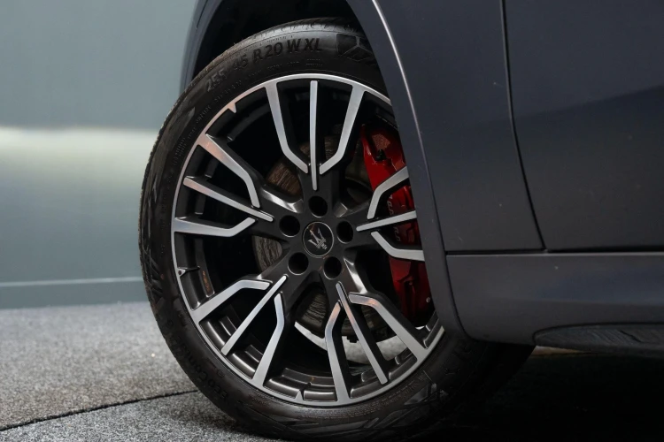 Vehicle Image 13