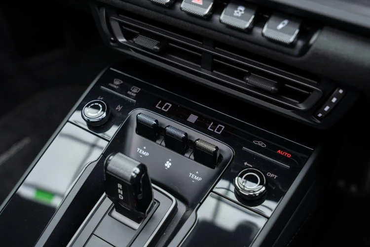 Vehicle Image 32