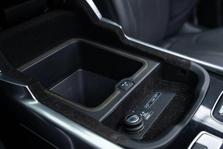 Vehicle Image 12