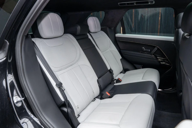 Vehicle Image 12