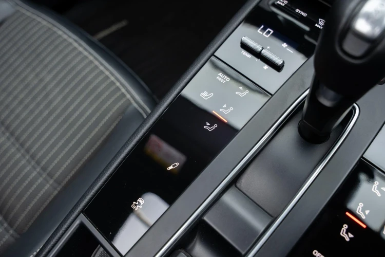 Vehicle Image 36