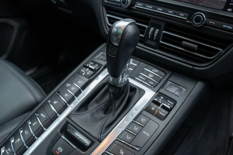 Vehicle Image 32