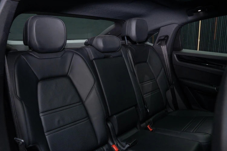 Vehicle Image 33