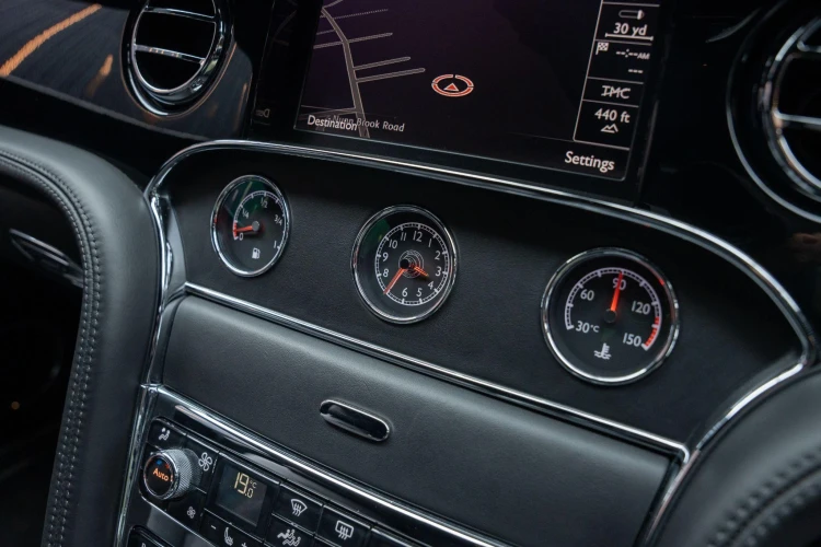 Vehicle Image 32