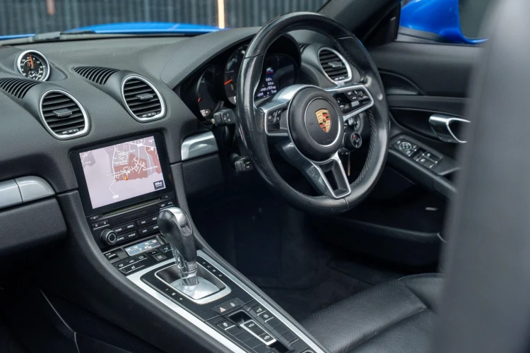 Vehicle Image 38
