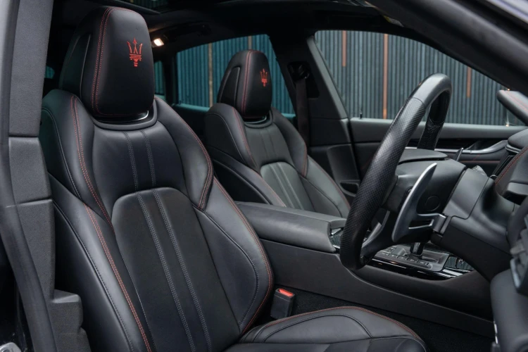 Vehicle Image 12