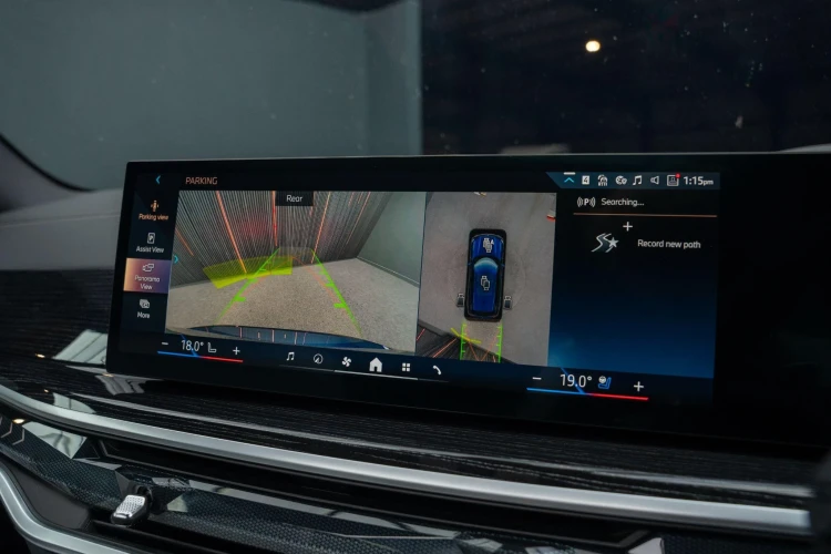 Vehicle Image 8