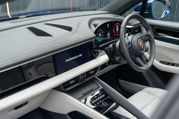 Vehicle Image 35