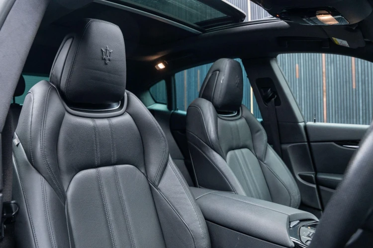 Vehicle Image 12