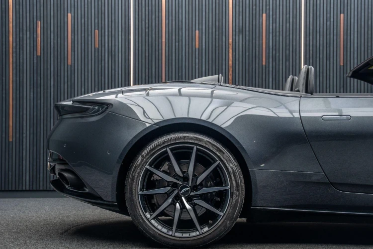 Vehicle Image 21