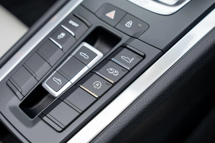 Vehicle Image 25