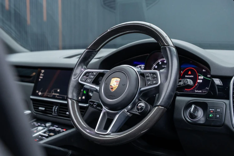 Vehicle Image 12