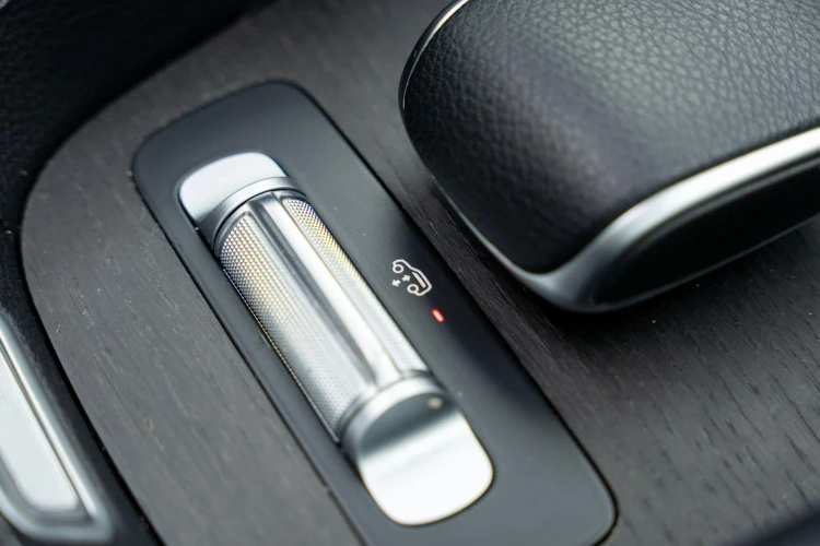 Vehicle Image 24