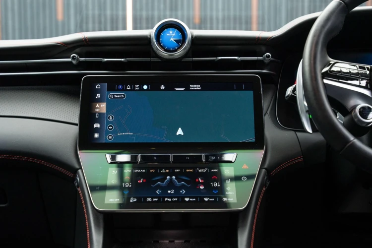 Vehicle Image 12
