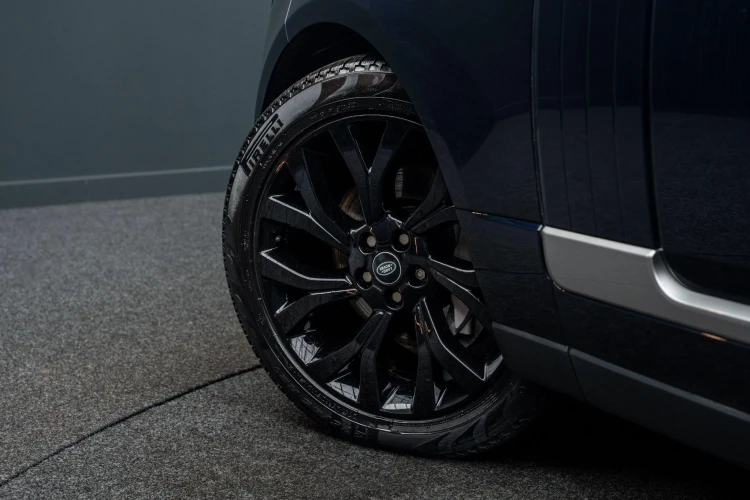 Vehicle Image 13