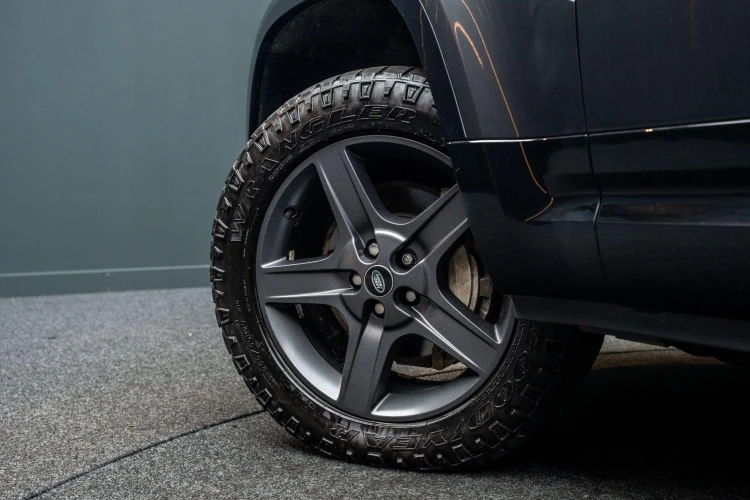 Vehicle Image 11
