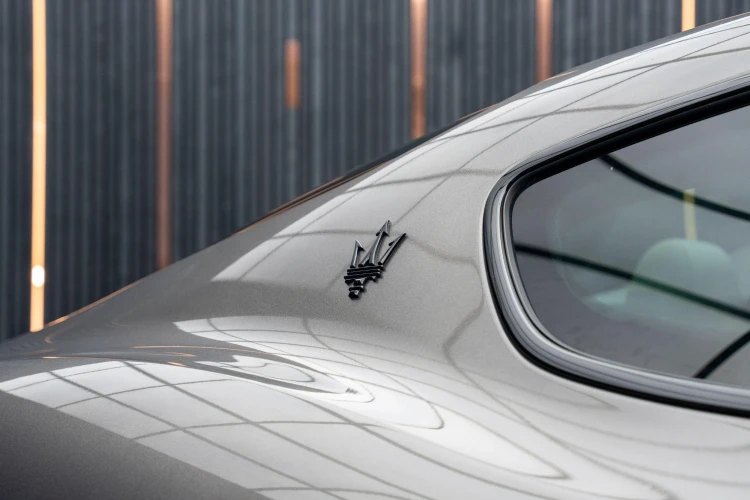 Vehicle Image 32