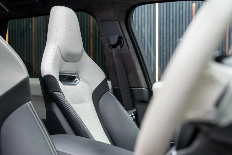 Vehicle Image 12