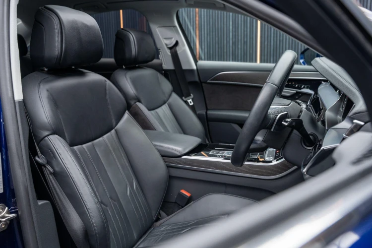 Vehicle Image 12