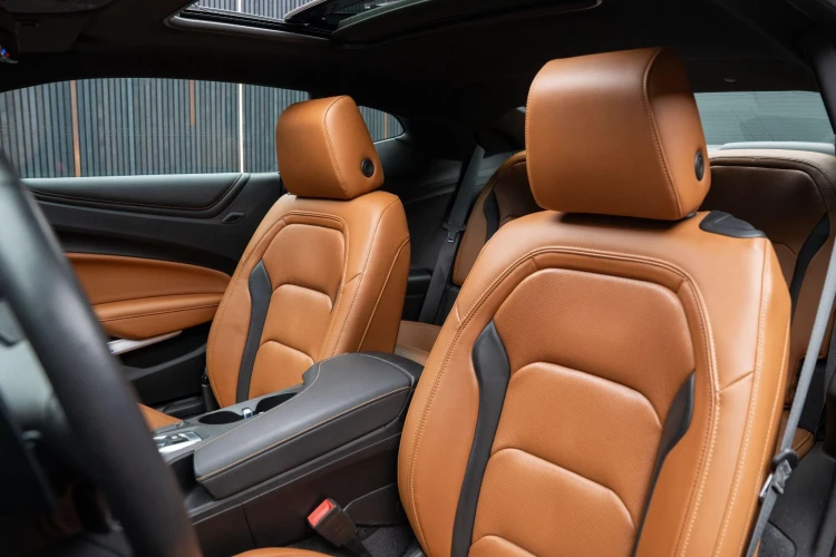 Vehicle Image 12