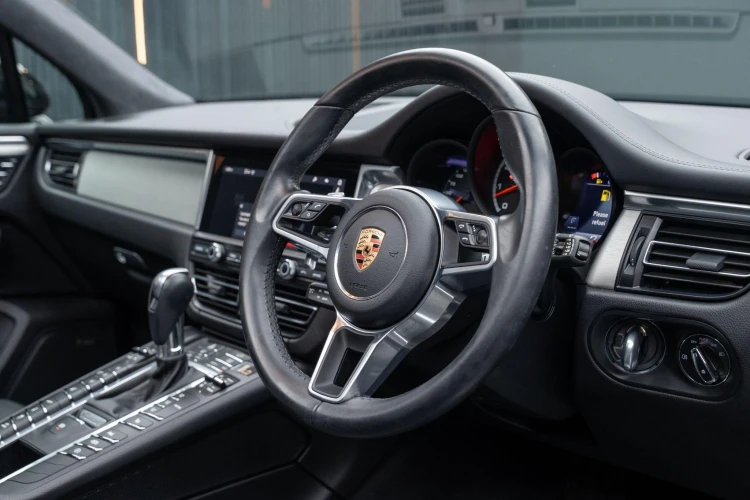 Vehicle Image 14