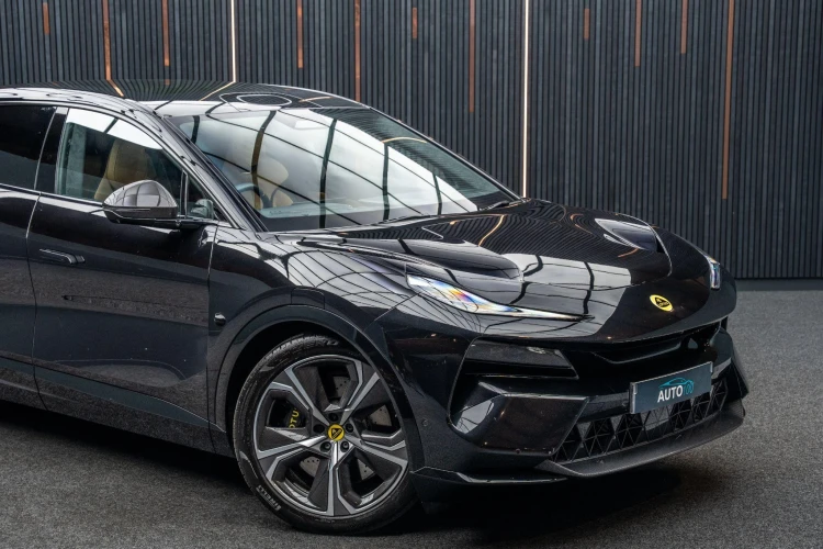 Vehicle Image 9