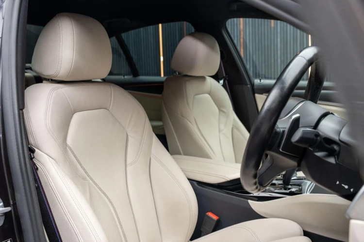 Vehicle Image 12