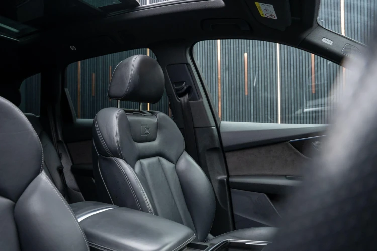 Vehicle Image 38