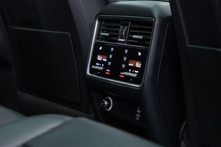 Vehicle Image 36