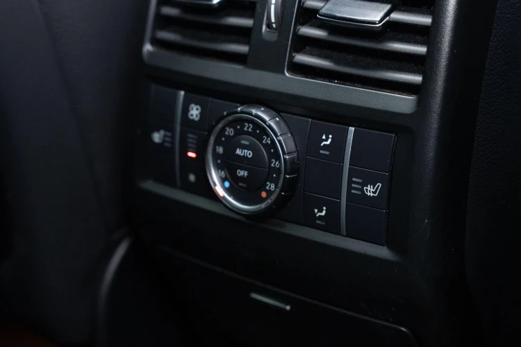 Vehicle Image 37