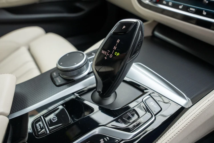 Vehicle Image 32